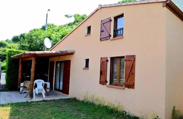 Camping de la Cascade * - House-Chalet 45m2 - Comfortable - TV - Washing machine - Sunbeds (July and August : Sunday/Sunday) 6 people