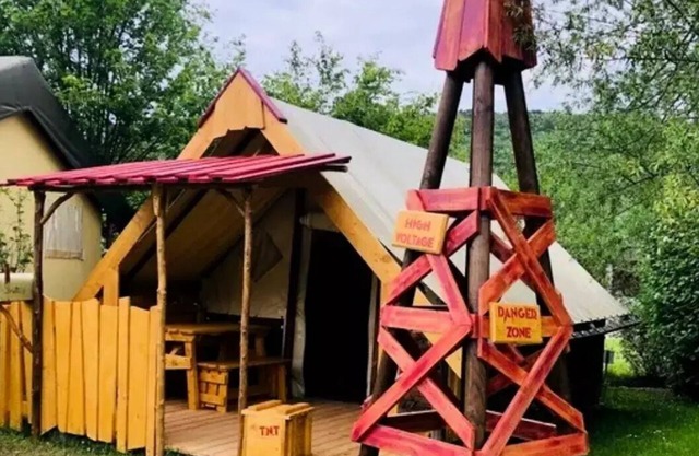 Camping Ecologique la Roche d'Ully* - Lodge de l'Orpailleur - 15m² - 2 bedrooms - without bathrooms, a Wild West atmosphere! 4 people