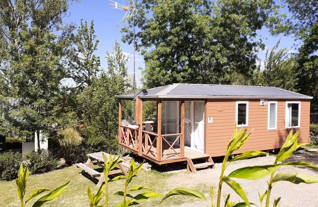 Camping Flower du Lac de Thésauque * - Standard mobile home 28m² 2 bedrooms - air conditioning + TV + terrace 4 people