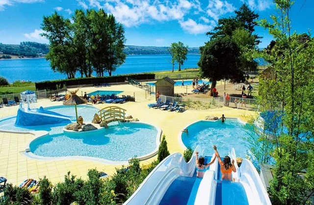 Camping Le Caussanel* - Family Premium PMR 30m² - TV air conditioning 4 people