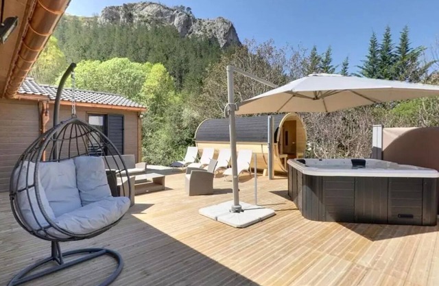 Camping les Princes d'Orange* - Prestige Chalet 75m² - Jacuzzi - 2 Bathrooms 6 people