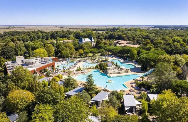 Camping Séquoia Parc* - Cottage Privilège Plus TV LV Air conditioning 3 rooms, 2 shower rooms 4 people