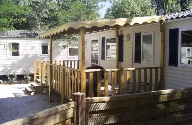 Camping Vert Gapeau * - Mobil CANNELLE climatisé 3 chambres (33m²) 6 personnes