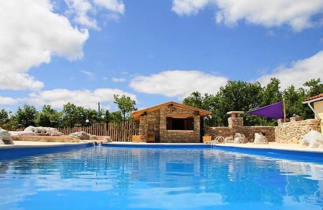 Campsite Les 3 Cantons**** - Chalet Glamping Lodge 4 rooms 6 people
