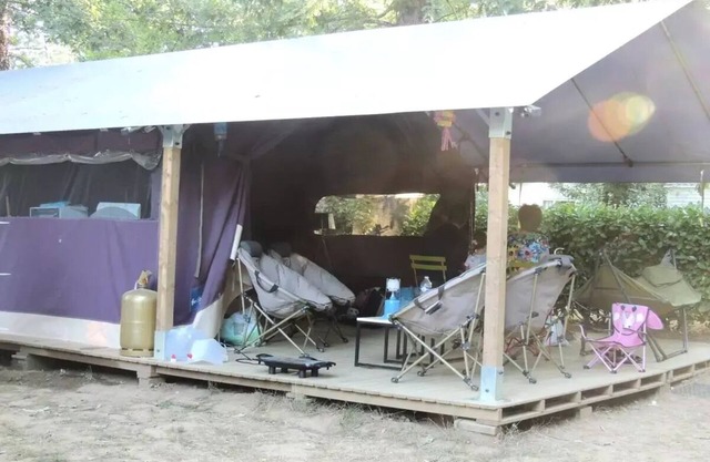 Campsite Flower Les Nauves* - Freeflower 3 rooms 5 people Without sanitary facilities