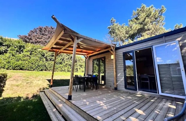 Campsite La Grappe Fleurie * - Cottage Family Premium 6 persons