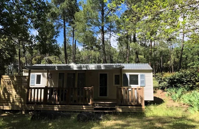 Campsite La Simioune in Provence * - Mobilhome TOURNESOL Air-conditioned+comfort - 3 bedrooms +TV (4 adults + 2 children) 4 to 6 people - 4 pers. included in the tariff
