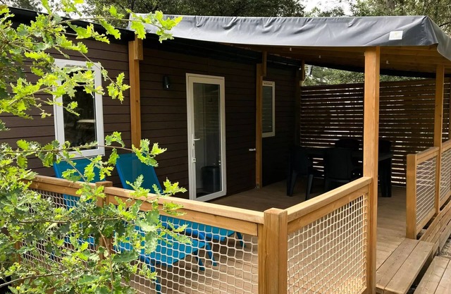 Campsite La Simioune in Provence * - MH PREMIUM MONTSEREIN Air-conditioned - view on forest- 2 bedrooms+ dishwasher +TV (2 adults+2children) 2 to 4 people - 2 pers. i