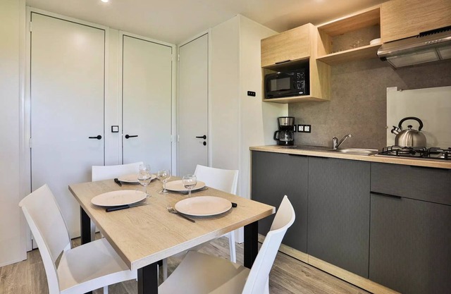 Campsite Le Clos Cottet* - Chalet Comfort 3 rooms 4 people air-conditioned