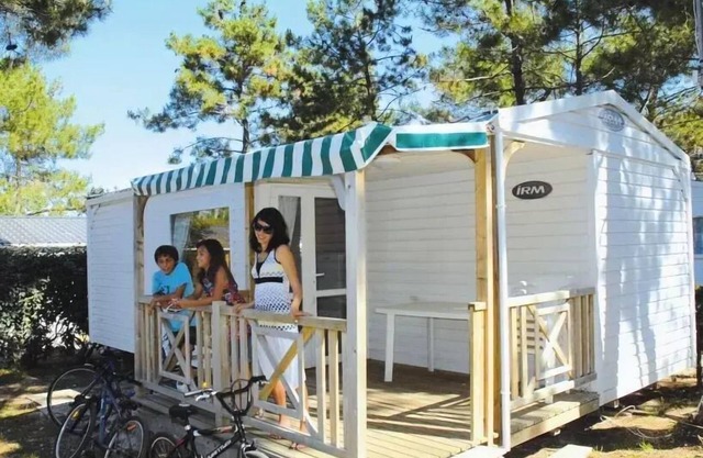 Campsite Le Clos Virgile * - Mobile Home 3 Rooms 4/6 People Air-conditioned + TV