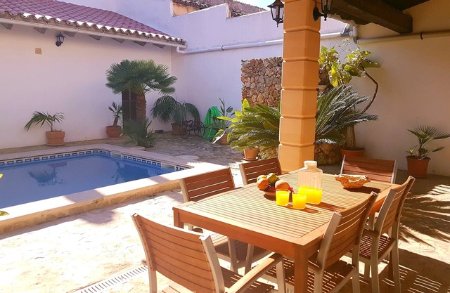Can Gabriel, for 6 people, private swimming pool and barbecue.