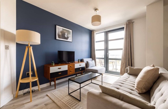 Canal-Side Apartment in Islington