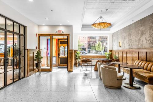 Canal View, DTWN Historic Hotel, Fiber Internet, Room # 209