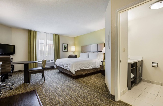 Candlewood Suites Virginia Beach Town Center by IHG
