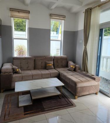 Canna Lily 5 min walk from bofa road, baobab resort