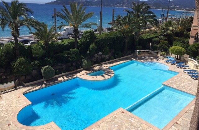 Cannes - 2 rooms, sea view.
