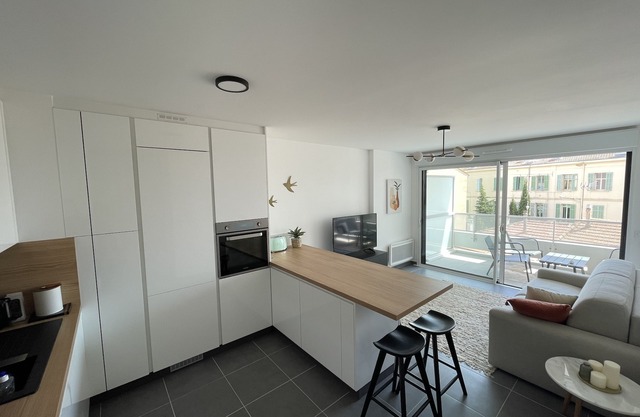 Cannes, apartment with parking + terrace, 10 min walk from the beach
