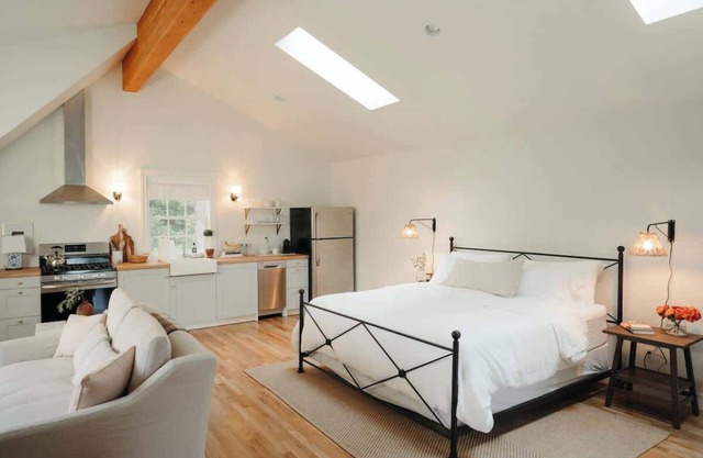 Cape Cod Guest Suite w/Sauna & Cold Plunge