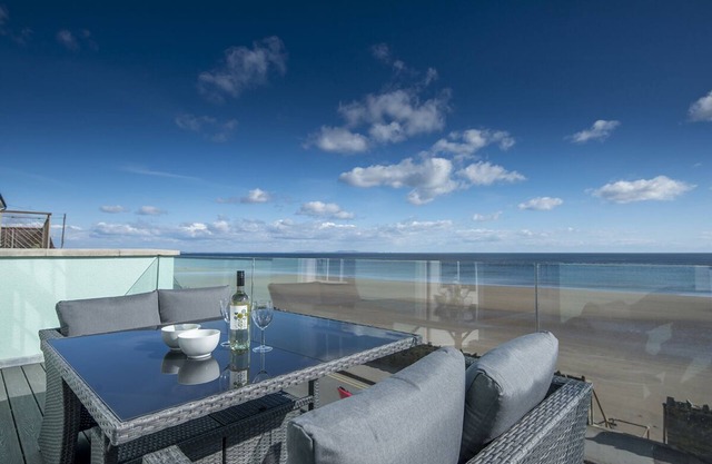 Capel Swn y Mor, Holiday home Amroth, Sleeps 6, 3 bedrooms, bathrooms
