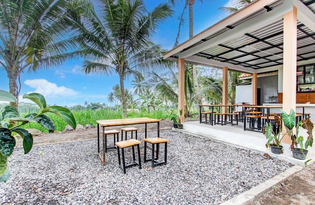 Capital O 93882 The Pondok Palma Villa & Resto
