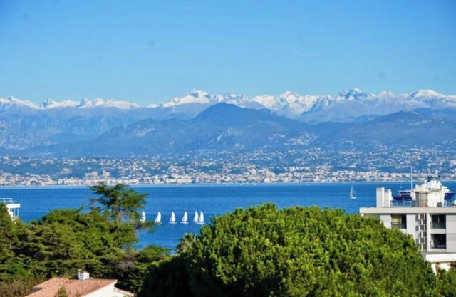 Capleouna-Saint-Alexandre, Salis, 180° view, 3 rooms. Garage, swimming pool.