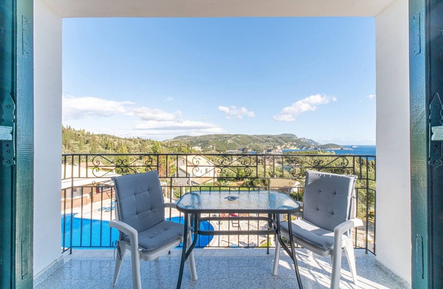 Captain Spiros Studios with Sea View, Balcony, A/C & Wi-Fi