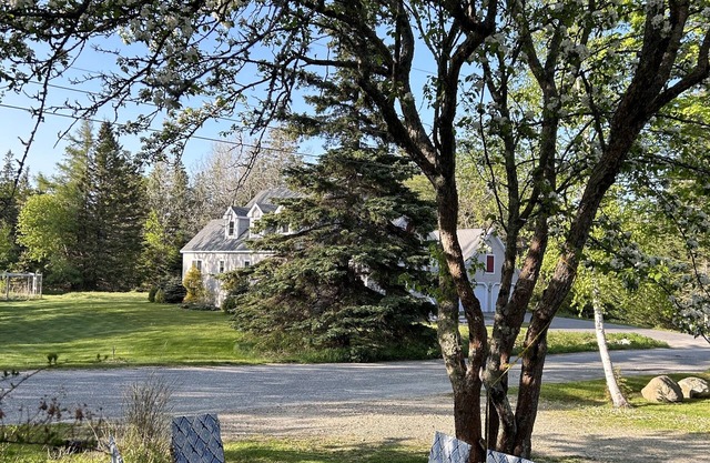 Captain Wid's- 4 bedroom home on the quietside of Mount Desert Island