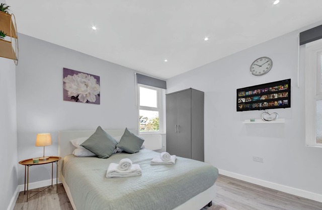 Captivating 1-Bed Studio in West Drayton