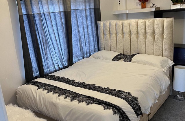 Captivating 4-bed House in Wakefield