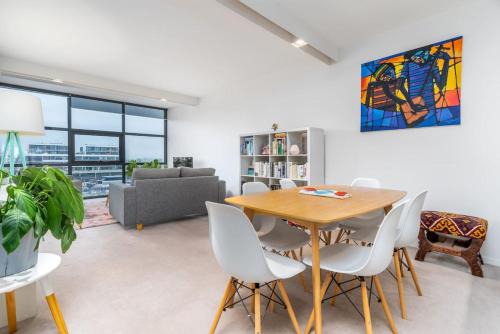 Captivating Lake Views in Kingston - Hosted by CanStay