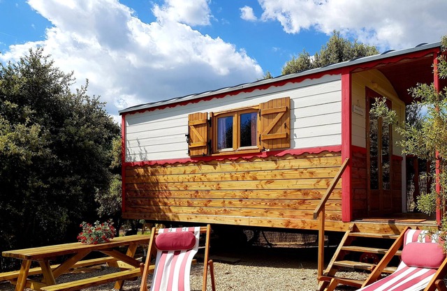 Caravan in the heart of the Cathar castles