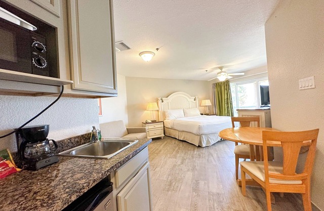 Caribbean Gem! 2 Modern Room w 1 Queen Bed, Outdoor Pool, Beachfront Property
