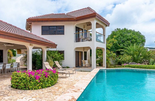 Caribbean Wind in Mahoe Bay by Personal Villas - Beckons You a Breezy Tropical