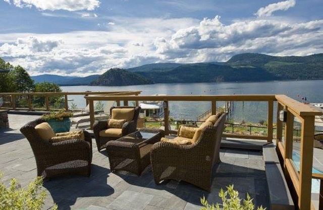 Carmel Beach Private Lodges - Unit #9. Lakefront 4 bedroom lodge.