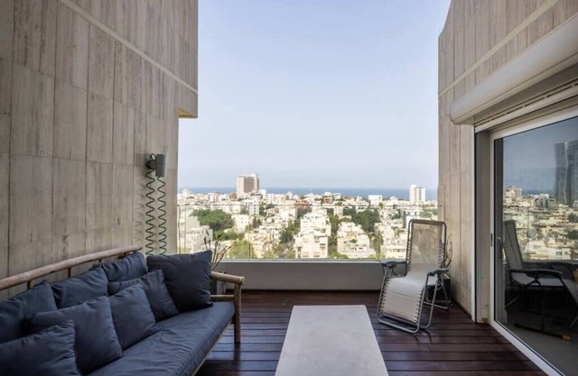 Carmelo Bazel Horizon Apartment