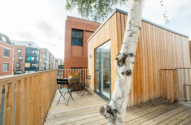 Carmen Eco-Pod/Treehouse, Close to Cabot Circus
