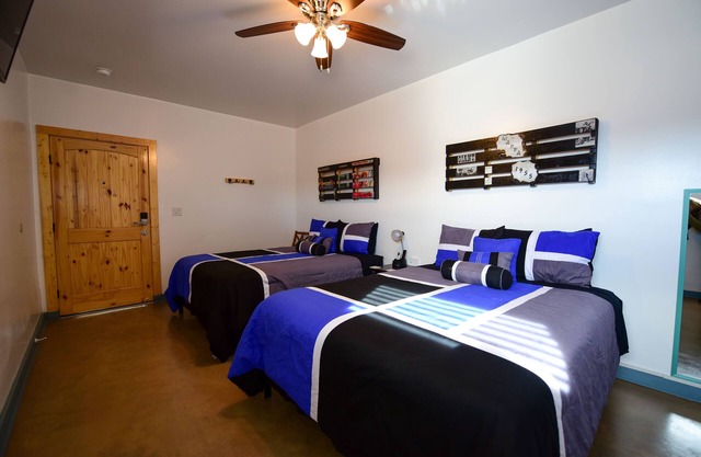 Carmen's Marfa Hotel/Tomas 2 Queen Beds