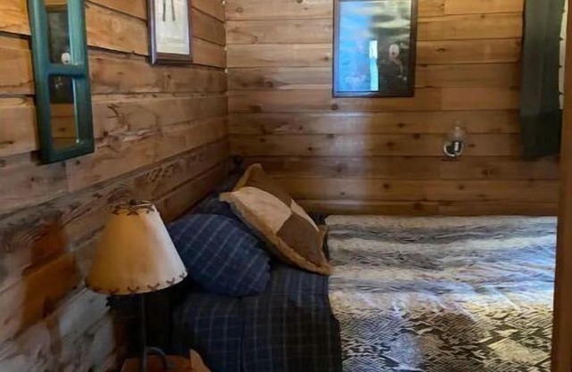 Carmi Station Comfy Cabin