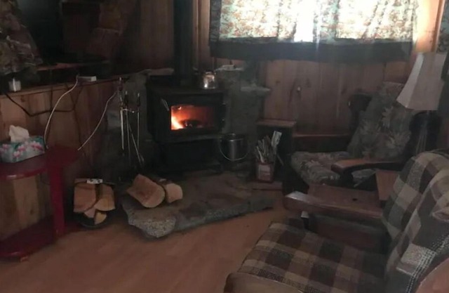 Carmi Station Cozy Cabin