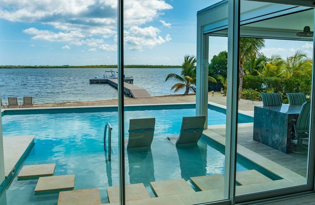 Carolina Kai - NEWLY BUILT luxury villa, private beach in Rum Point/Cayman Kai