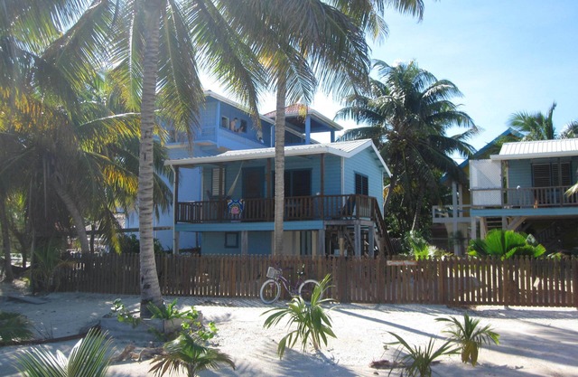 Carolyn's House (beachfront)