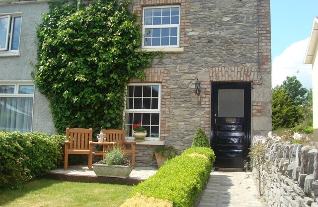 Carrig Beag - a carrig beag that sleeps 4 guests in 2 bedrooms