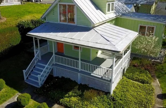 Carrot Top Cottage PLUS Carriage House