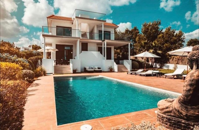 Casa Bonita Outstanding Luxury Villa in IBIZA,walk to all amenities & Beach