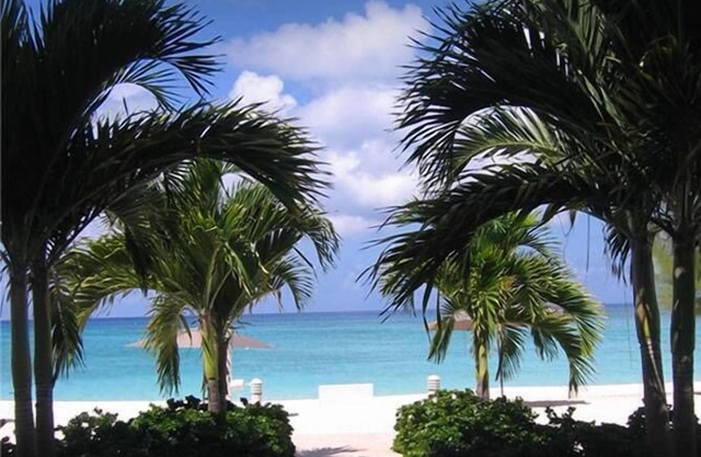 Casa Caribe -penthouse crner # 18-7MB - Near Ritz- snorkeling off beach!