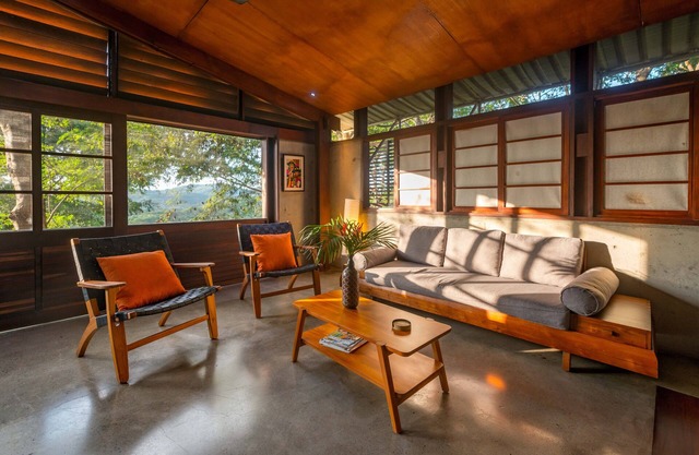 Casa Colina - Ocean view 2bdrm home, fibre optic, shared pool, ocean views