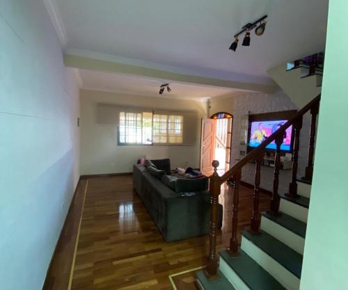 Casa com 3 suítes e área de churrasqueira