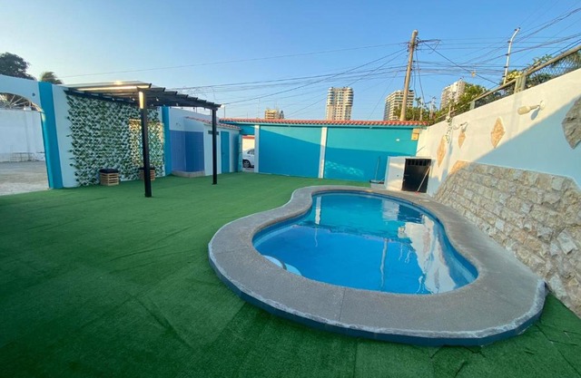 Casa con piscina en salinas cerca del mar