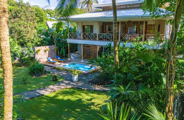 Casa Blanca - Stunning beach/pool house in Playa Negra