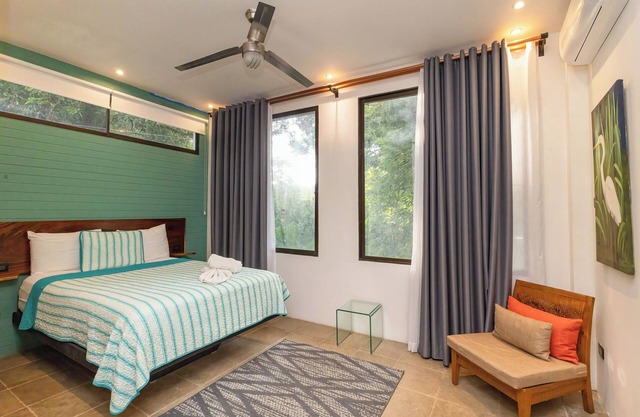 Casa de Agua - 3-bedroom house in charming Manuel Antonio with WiFi, AC